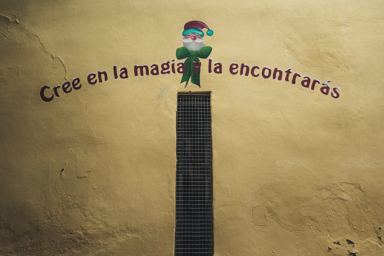spanish quotes about self love Mural with text about believing in magic