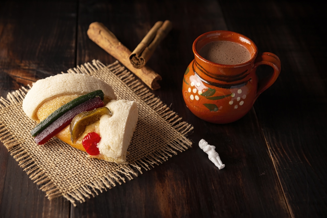 Mexican bread with hot chocolate and cinnamon