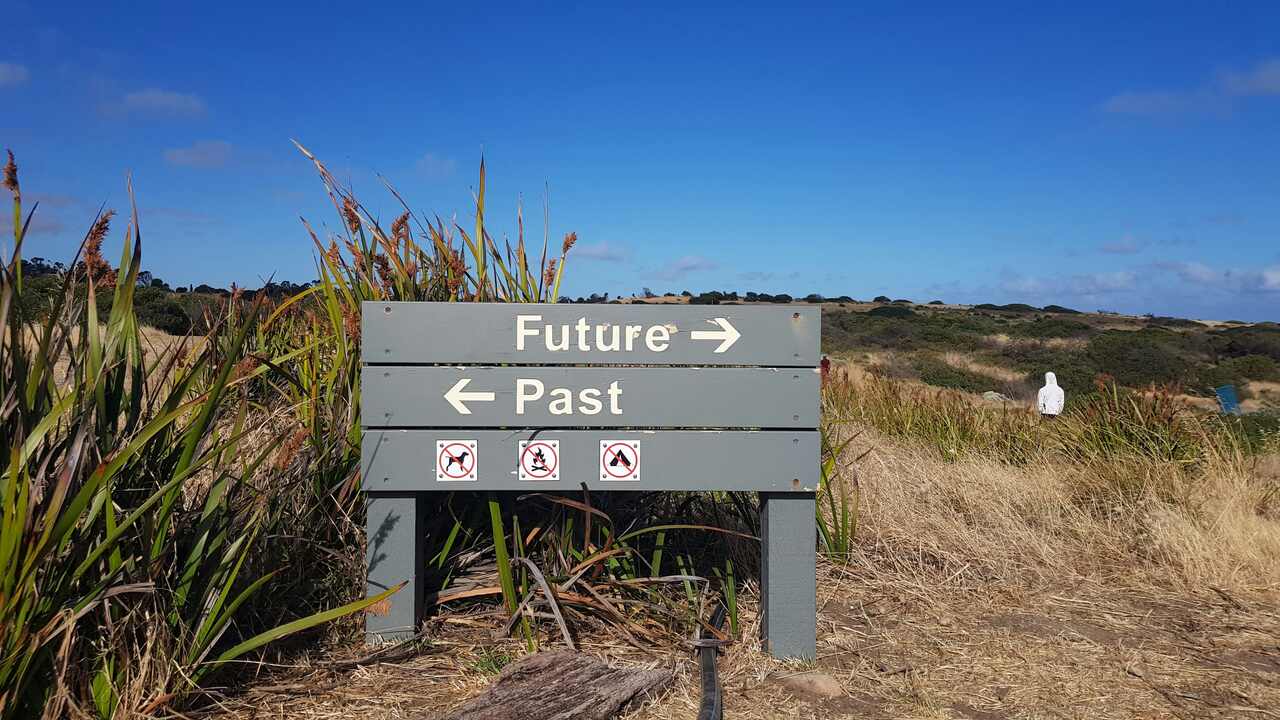 Signpost with arrows to future and past.